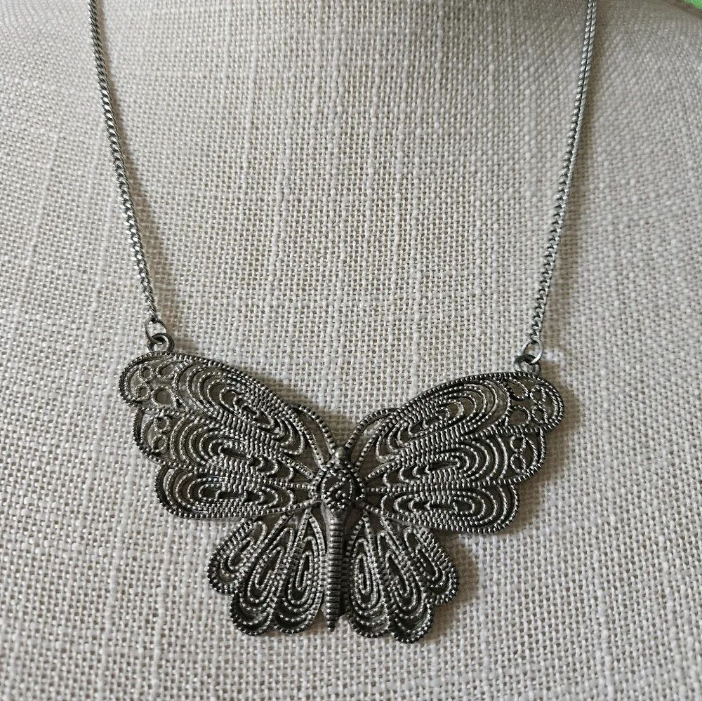 ❤️LAST CHANCE❤️ Vintage Huge Silverton Filigree Butterfly Necklace - Picture 1 of 6